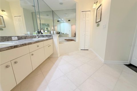 Condo in Palm Harbor, Florida, 2 bedrooms  № 2197029 - photo 29