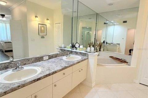 Condo in Palm Harbor, Florida, 2 bedrooms  № 2197029 - photo 28