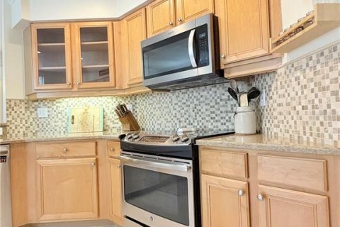Condo in Palm Harbor, Florida, 2 bedrooms  № 2197029 - photo 15