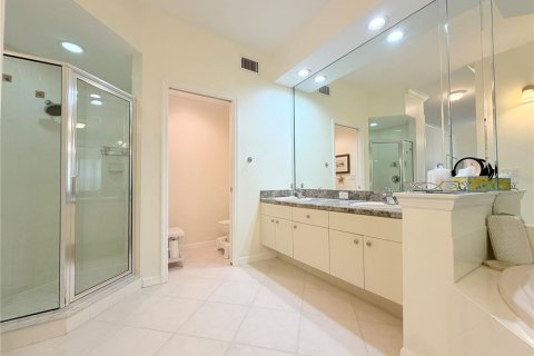 Condo in Palm Harbor, Florida, 2 bedrooms  № 2197029 - photo 26