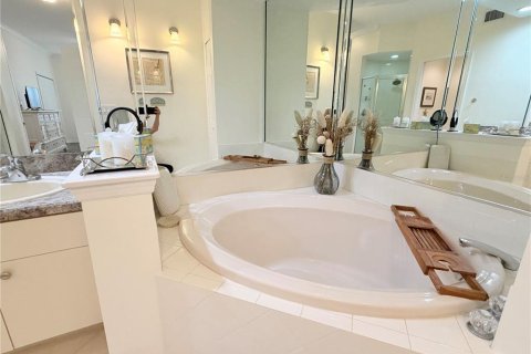 Condo in Palm Harbor, Florida, 2 bedrooms  № 2197029 - photo 30