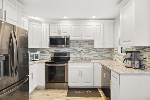 Villa ou maison à vendre à Palm Harbor, Floride: 2 chambres, 111.48 m2 № 2395579 - photo 11