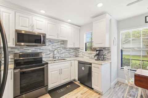 Villa ou maison à vendre à Palm Harbor, Floride: 2 chambres, 111.48 m2 № 2395579 - photo 8
