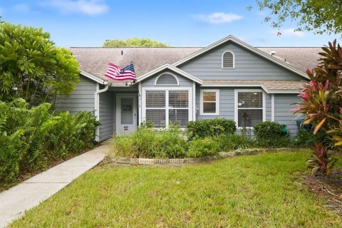 Villa ou maison à Palm Harbor, Floride 2 chambres, 111.48 m2 № 2395579
