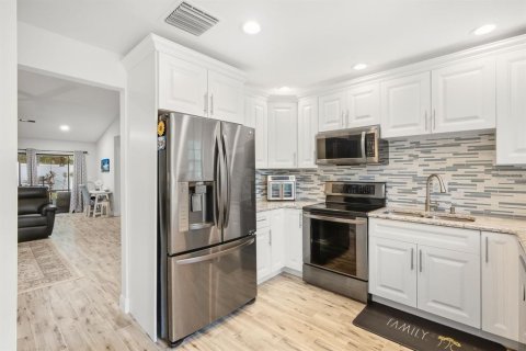 Villa ou maison à vendre à Palm Harbor, Floride: 2 chambres, 111.48 m2 № 2395579 - photo 9