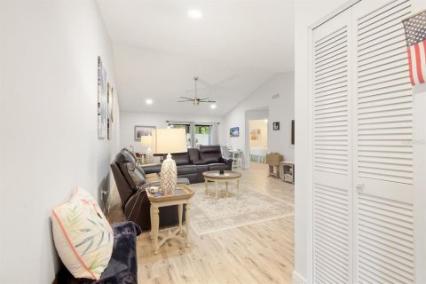 Villa ou maison à vendre à Palm Harbor, Floride: 2 chambres, 111.48 m2 № 2395579 - photo 4