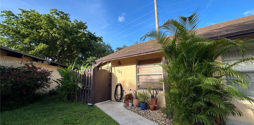 House in Hollywood, Florida 2 bedrooms, 85.47 sq.m. № 1791012