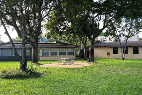 House in Hollywood, Florida 2 bedrooms, 85.47 sq.m. № 1791012 - photo 21