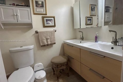 House in Hollywood, Florida 2 bedrooms, 85.47 sq.m. № 1791012 - photo 14