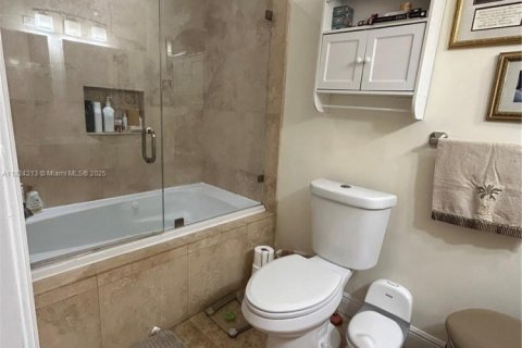 House in Hollywood, Florida 2 bedrooms, 85.47 sq.m. № 1791012 - photo 15