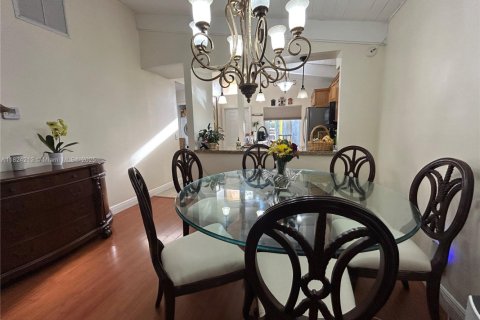 House in Hollywood, Florida 2 bedrooms, 85.47 sq.m. № 1791012 - photo 8