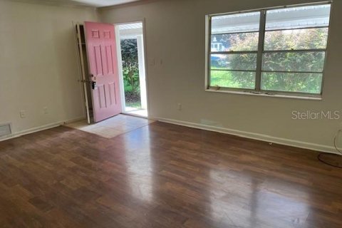 House in Gainesville, Florida 4 bedrooms, 157 sq.m. № 2379374 - photo 2