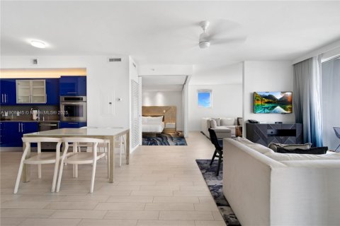 Condominio en venta en Fort Lauderdale, Florida, 2 dormitorios, 123.47 m2 № 2346757 - foto 2
