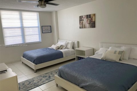 Condo in Hollywood, Florida, 2 bedrooms  № 1729813 - photo 12