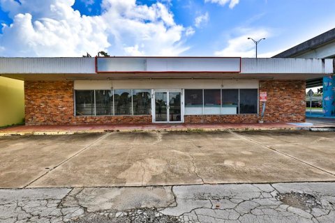 Commercial property in New Smyrna Beach, Florida 245.26 sq.m. № 2361531