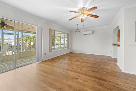 House in Hudson, Florida 2 bedrooms, 159.98 sq.m. № 1915192 - photo 27