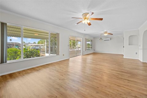 House in Hudson, Florida 2 bedrooms, 159.98 sq.m. № 1915192 - photo 29