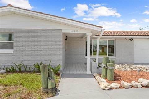 House in Hudson, Florida 2 bedrooms, 159.98 sq.m. № 1915192 - photo 8