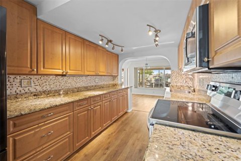 House in Hudson, Florida 2 bedrooms, 159.98 sq.m. № 1915192 - photo 19
