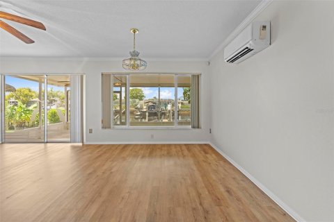 House in Hudson, Florida 2 bedrooms, 159.98 sq.m. № 1915192 - photo 24