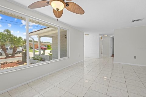 House in Hudson, Florida 2 bedrooms, 159.98 sq.m. № 1915192 - photo 14