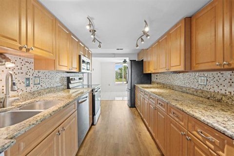 House in Hudson, Florida 2 bedrooms, 159.98 sq.m. № 1915192 - photo 22