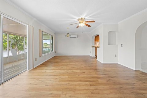 House in Hudson, Florida 2 bedrooms, 159.98 sq.m. № 1915192 - photo 28