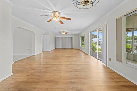 House in Hudson, Florida 2 bedrooms, 159.98 sq.m. № 1915192 - photo 26