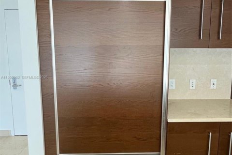 Снять в аренду кондоминиум в Майами, Флорида 1 спальня, 91.42м2, № 2005784 - фото 2