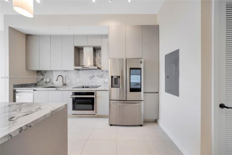 Condo in Miami Beach, Florida, 1 bedroom  № 1970116 - photo 13