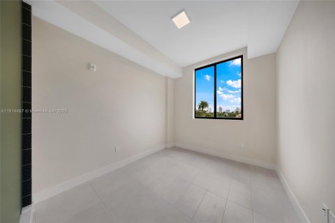 Condo in Miami Beach, Florida, 1 bedroom  № 1970116 - photo 23