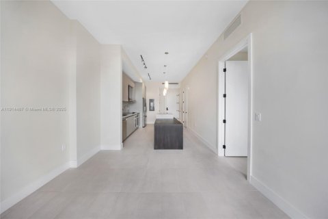 Condo in Miami Beach, Florida, 1 bedroom  № 1970116 - photo 8