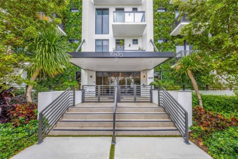 Condo in Miami Beach, Florida, 1 bedroom  № 1970116 - photo 1