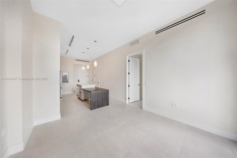Condo in Miami Beach, Florida, 1 bedroom  № 1970116 - photo 9