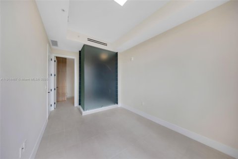 Condo in Miami Beach, Florida, 1 bedroom  № 1970116 - photo 26