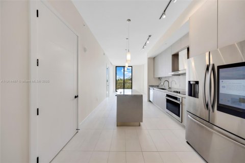 Condo in Miami Beach, Florida, 1 bedroom  № 1970116 - photo 11