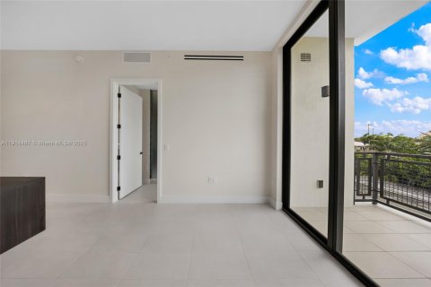 Condo in Miami Beach, Florida, 1 bedroom  № 1970116 - photo 5