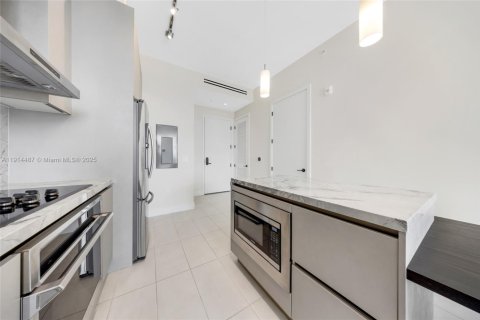Condo in Miami Beach, Florida, 1 bedroom  № 1970116 - photo 18