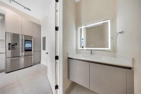 Condo in Miami Beach, Florida, 1 bedroom  № 1970116 - photo 22
