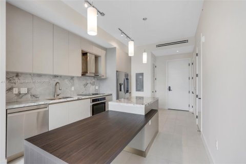 Condo in Miami Beach, Florida, 1 bedroom  № 1970116 - photo 20