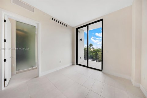 Condo in Miami Beach, Florida, 1 bedroom  № 1970116 - photo 21