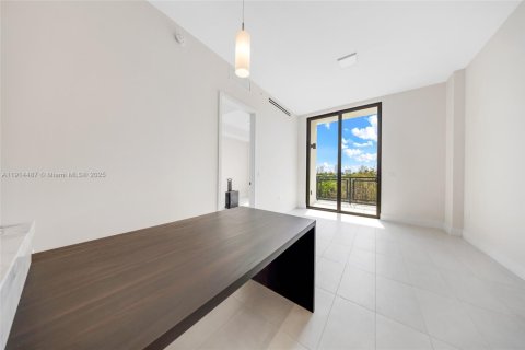 Condo in Miami Beach, Florida, 1 bedroom  № 1970116 - photo 17