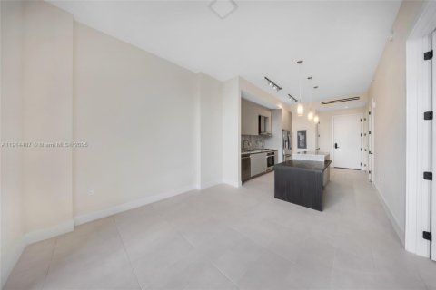 Condo in Miami Beach, Florida, 1 bedroom  № 1970116 - photo 7