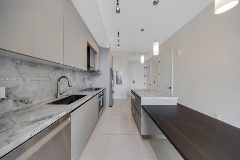 Condo in Miami Beach, Florida, 1 bedroom  № 1970116 - photo 19