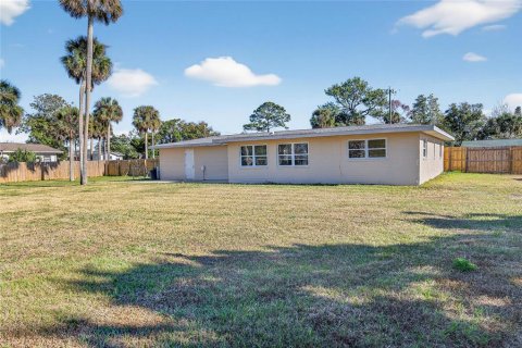 House in Edgewater, Florida 2 bedrooms, 111.39 sq.m. № 2130257 - photo 30