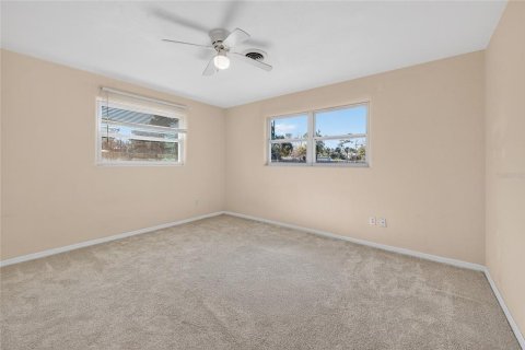 House in Edgewater, Florida 2 bedrooms, 111.39 sq.m. № 2130257 - photo 15