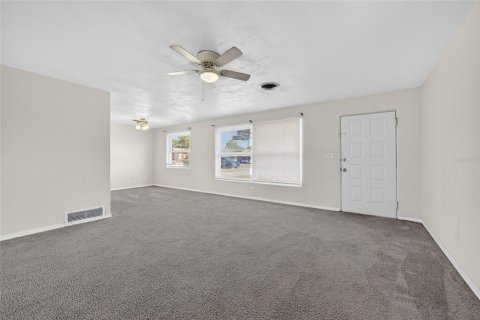 House in Edgewater, Florida 2 bedrooms, 111.39 sq.m. № 2130257 - photo 8