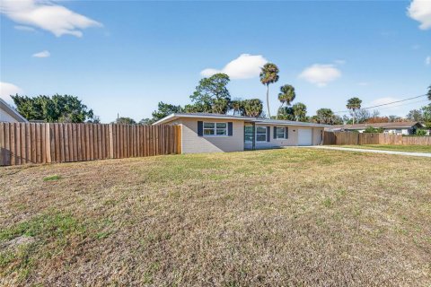 House in Edgewater, Florida 2 bedrooms, 111.39 sq.m. № 2130257 - photo 26