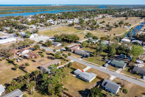 House in Edgewater, Florida 2 bedrooms, 111.39 sq.m. № 2130257 - photo 22