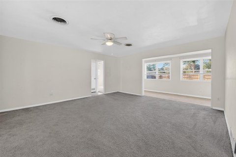 House in Edgewater, Florida 2 bedrooms, 111.39 sq.m. № 2130257 - photo 5